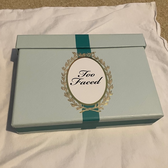Too Faced La Petite Mason Dollhouse Box Eyeshadow Palette.  New!  Unswatched! - Picture 5 of 14